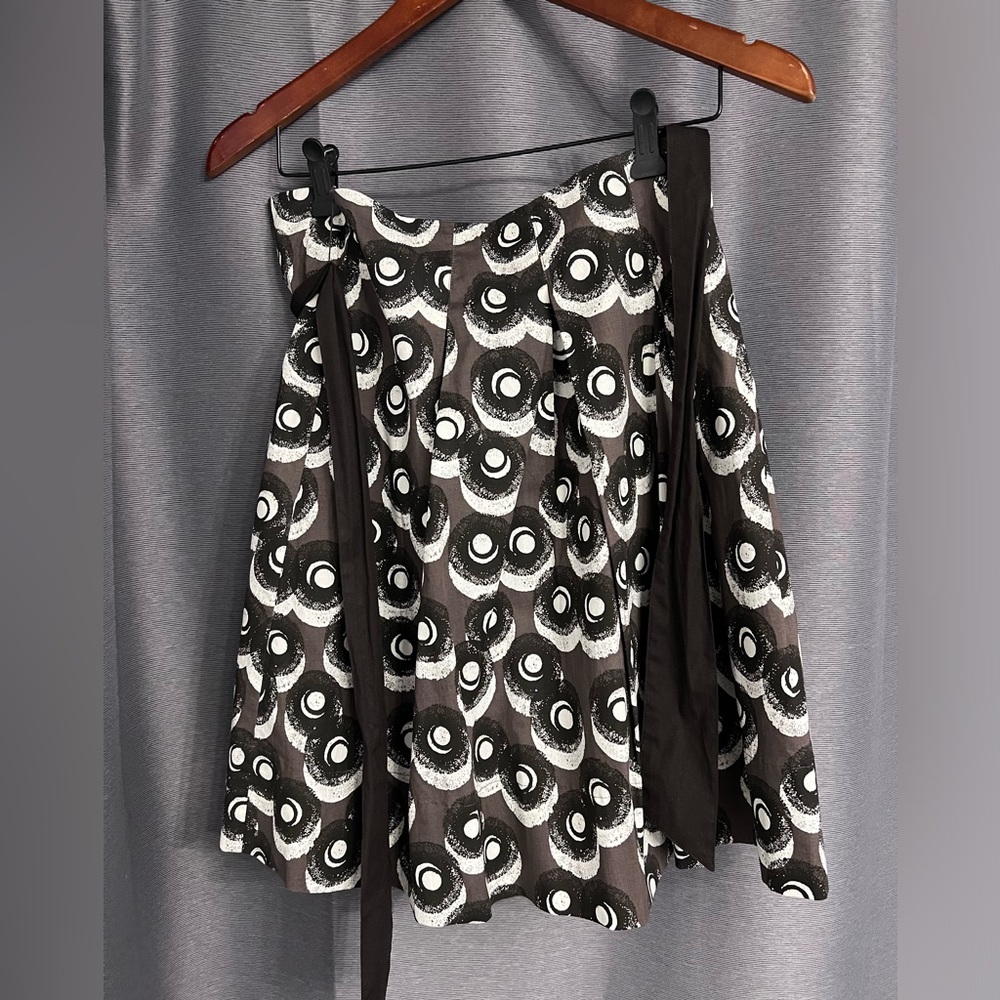 Brown and white pattern midi skirt with belt